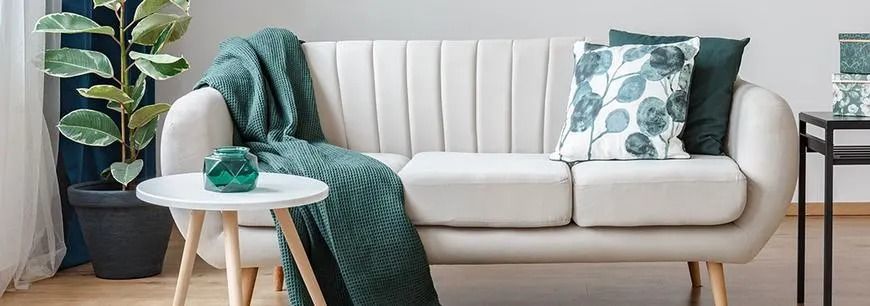 Decorar el sofá con cojines. Consejos muy mullidos